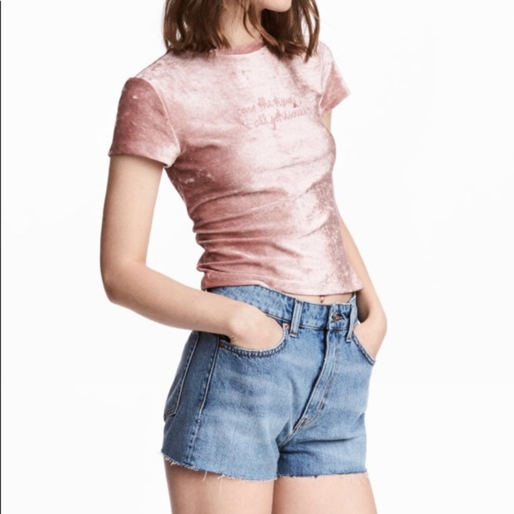 Trendy Velvet Crop Top🐝